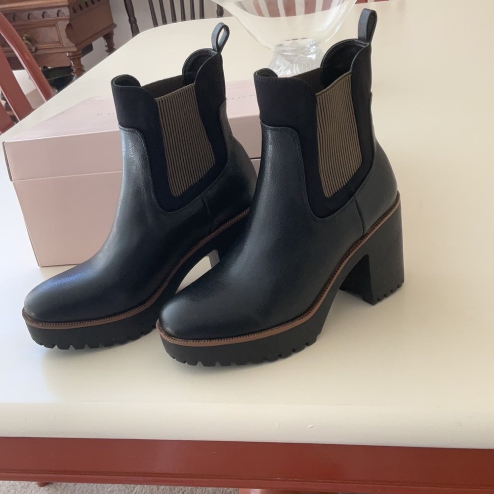 Black vegan boots. Women’s Romeo pull on ankle style.